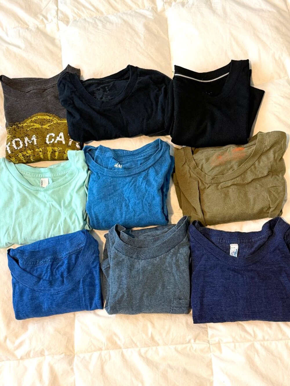 Men's Short Sleeve T-Shirt Lor Of 9 Size Medium + Large